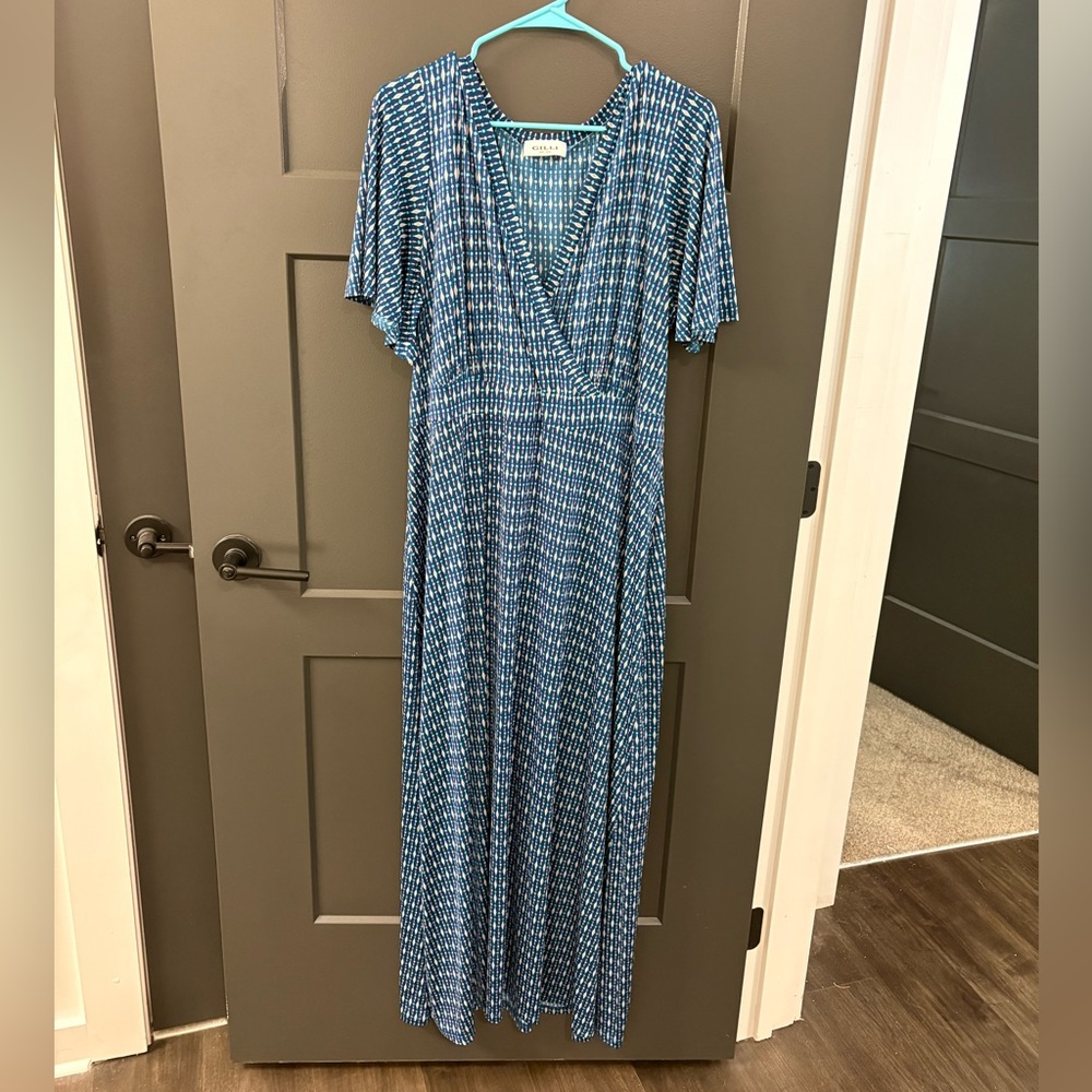 Gilli Navy and White Patterned Maxi Dress